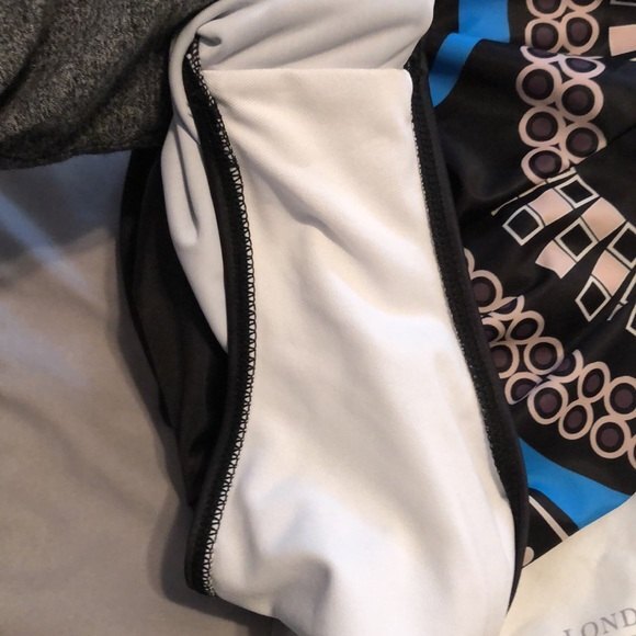 One piece bathing suit size medium - Picture 6 of 8